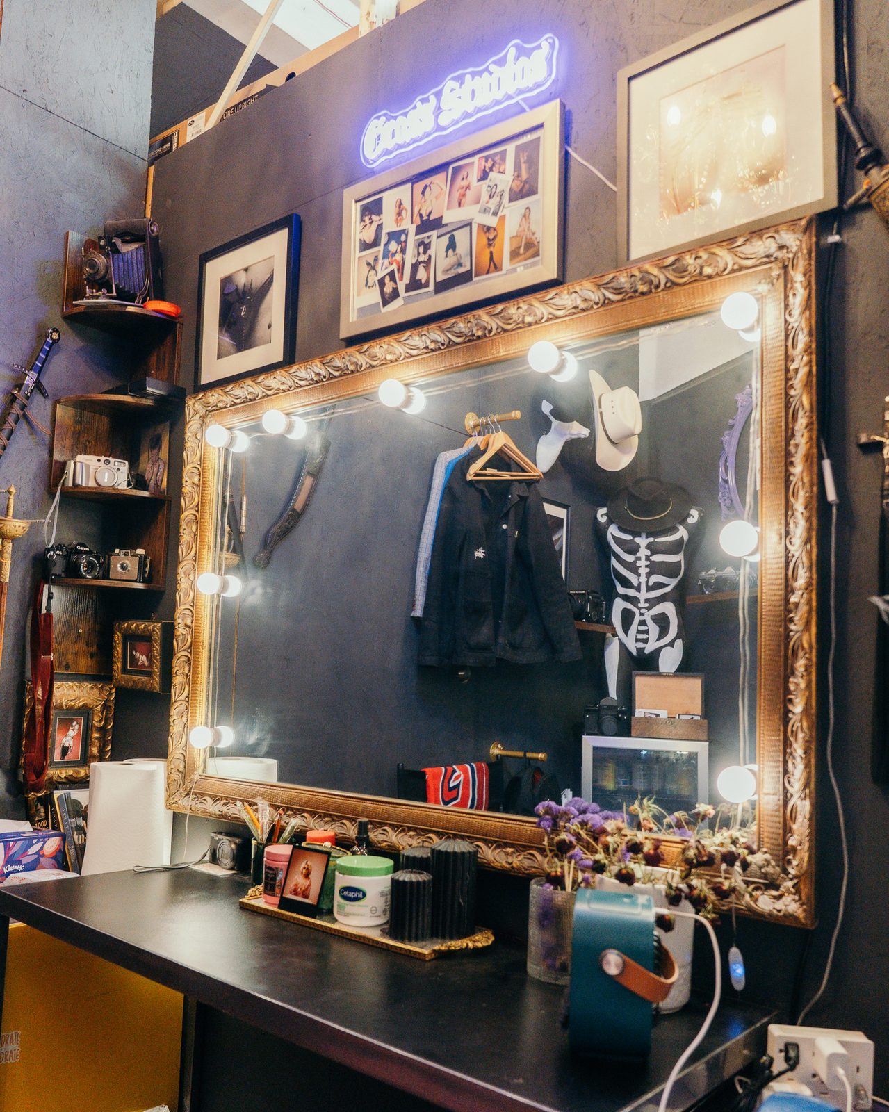 Dressing room with vanity and mirror station